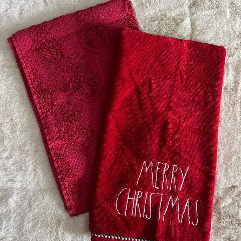 Red Christmas Towels Set